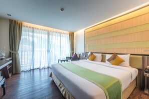 Peti besi dalam bilik, langsir/tirai gelap terus, Wi-fi percuma 