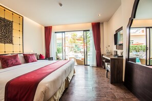 Deluxe Pool Access | 客房内保险箱、遮光窗帘、免费 WiFi、床单