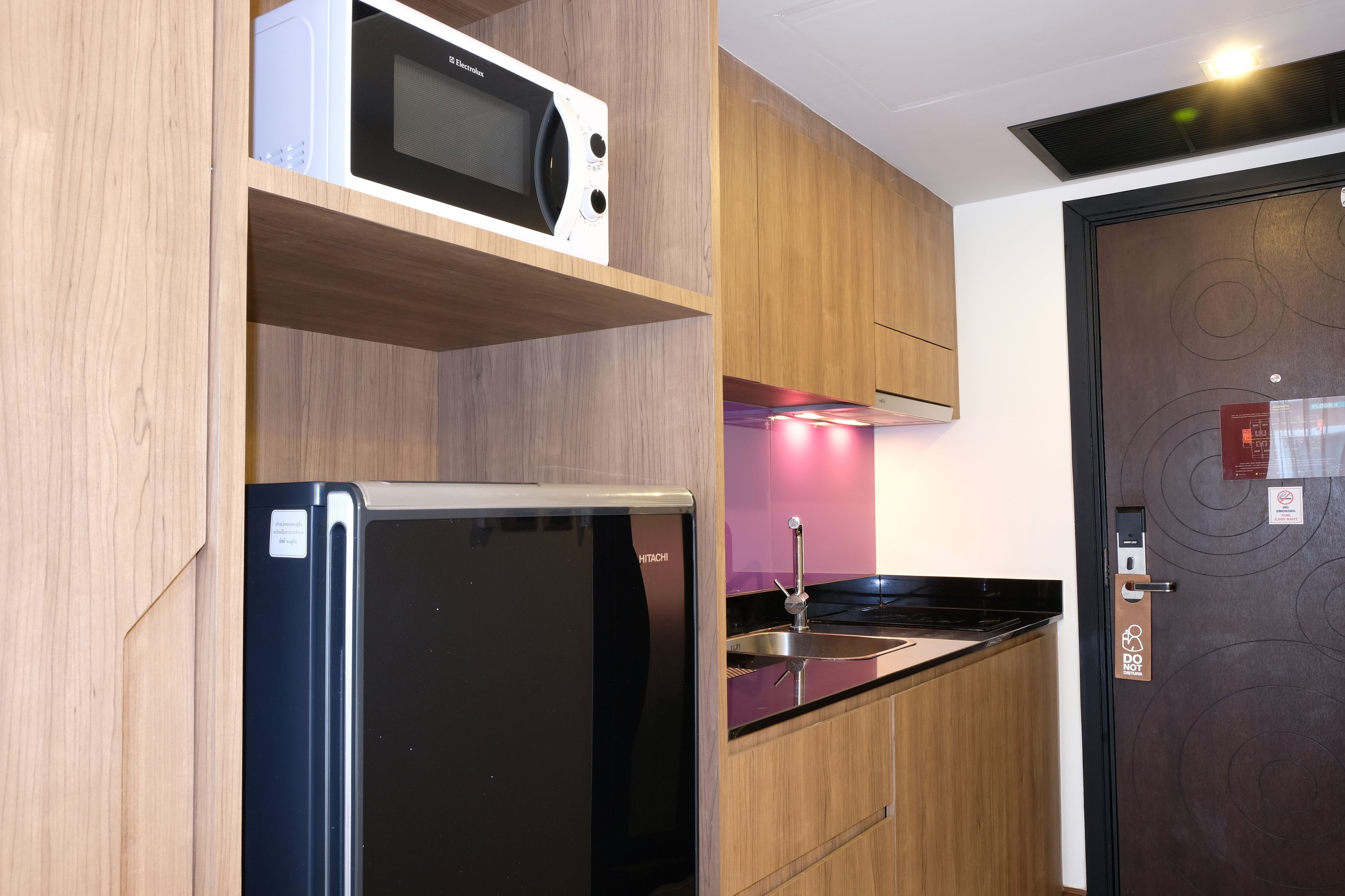 deluxe premium | private kitchenette | coffee/tea maker