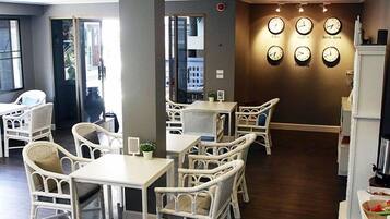 Petit déjeuner servi en supplément