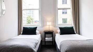 Twin kamer, gedeelde badkamer | Een strijkplank/strijkijzer, gratis babybedden, gratis wifi, beddengoed