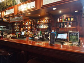 Bar (on property) - Wynyard Hotel (Sydney)