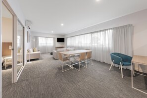 Apartment, 3 Schlafzimmer | Zimmersafe, Schreibtisch, laptopgeeigneter Arbeitsplatz