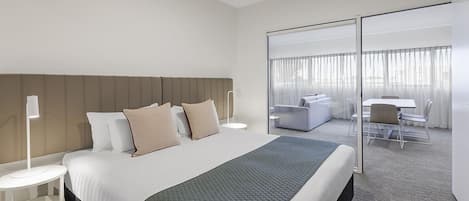 Caja de seguridad en la habitación y escritorio