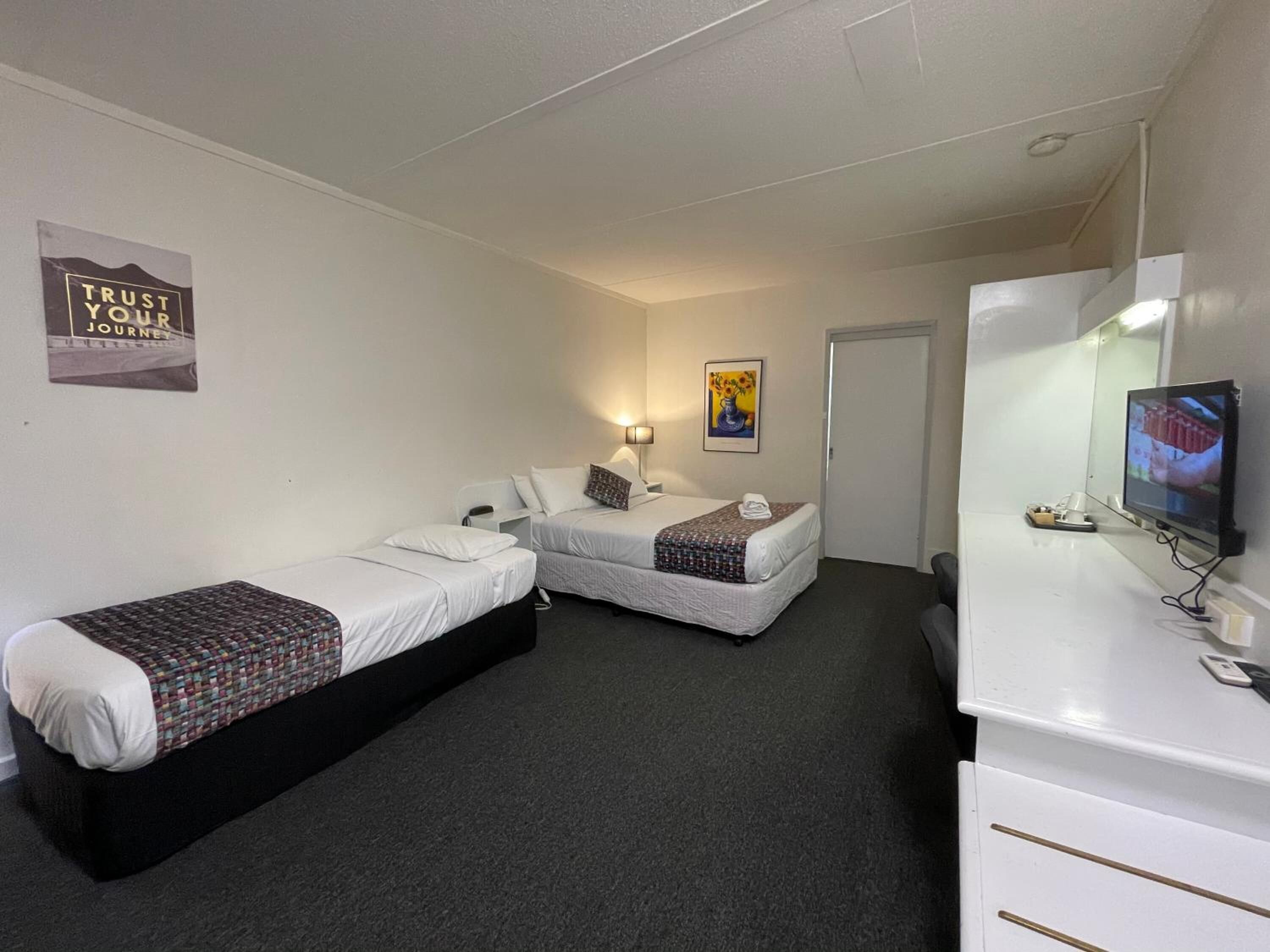 Photo - Parkside Inn Motel