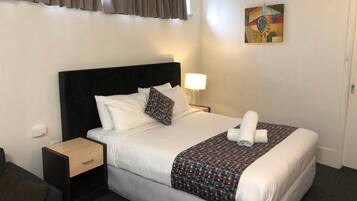 Escrivaninha, quartos à prova de som, ferros/tábuas de passar roupa