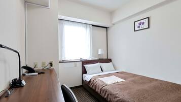 Escritorio, cortinas blackout, insonorización y wifi gratis