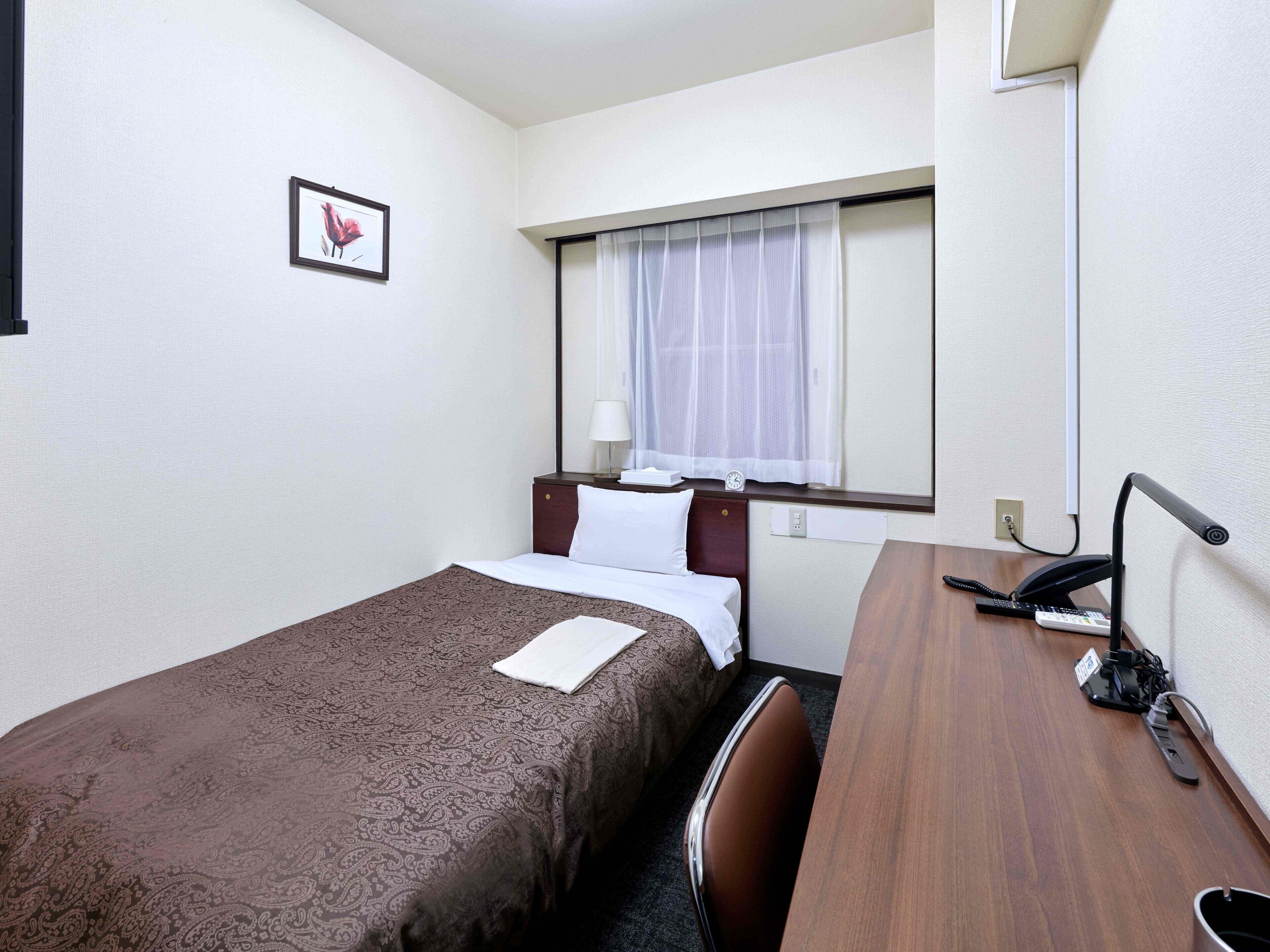 办公桌、遮光窗帘、隔音、免费 WiFi