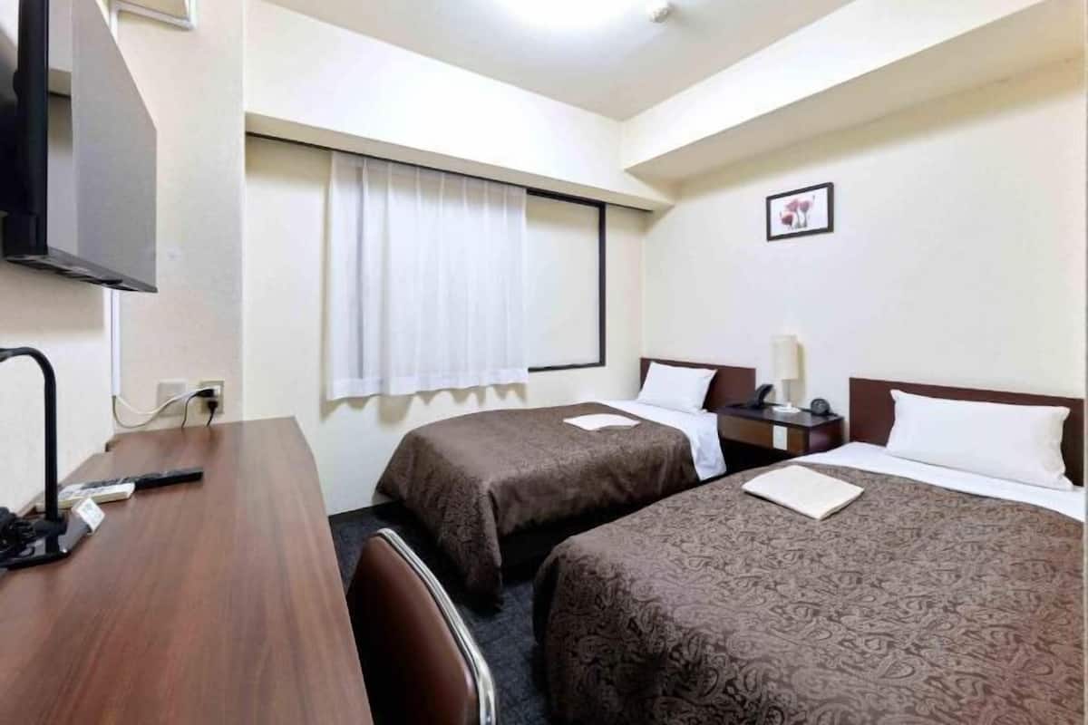 Desk, blackout drapes, soundproofing, free WiFi