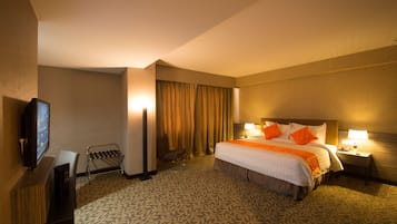 Signature Deluxe | Minibar, in-room safe, desk, soundproofing