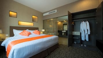 Suite (Corporate) | Minibar, caixa forta a l'habitació i escriptori