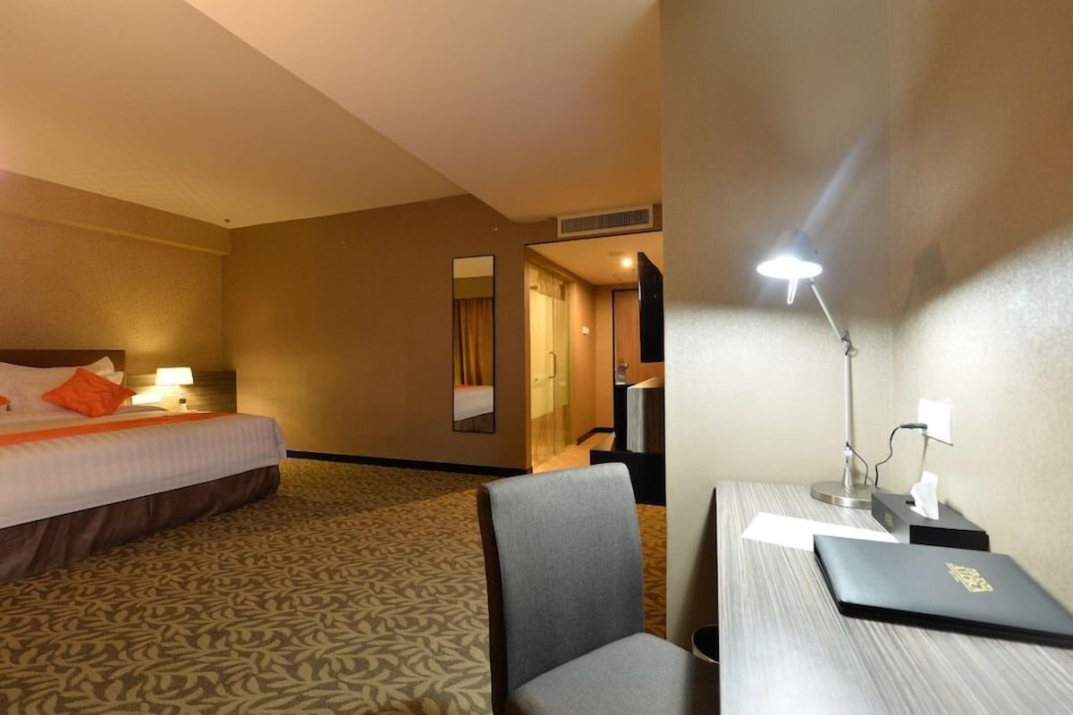 Minibar, in-room safe, desk, soundproofing