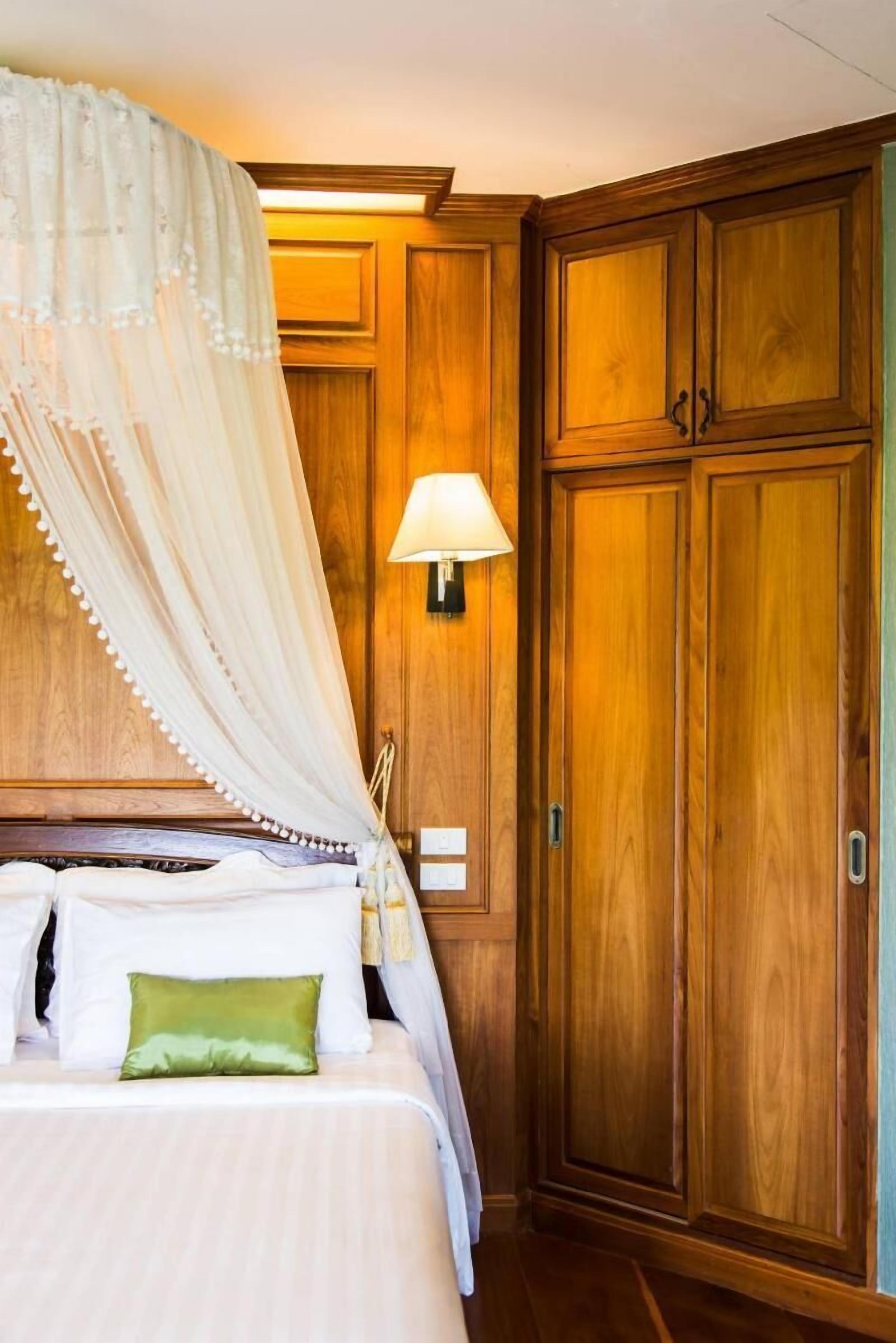 Minibar, in-room safe, free WiFi