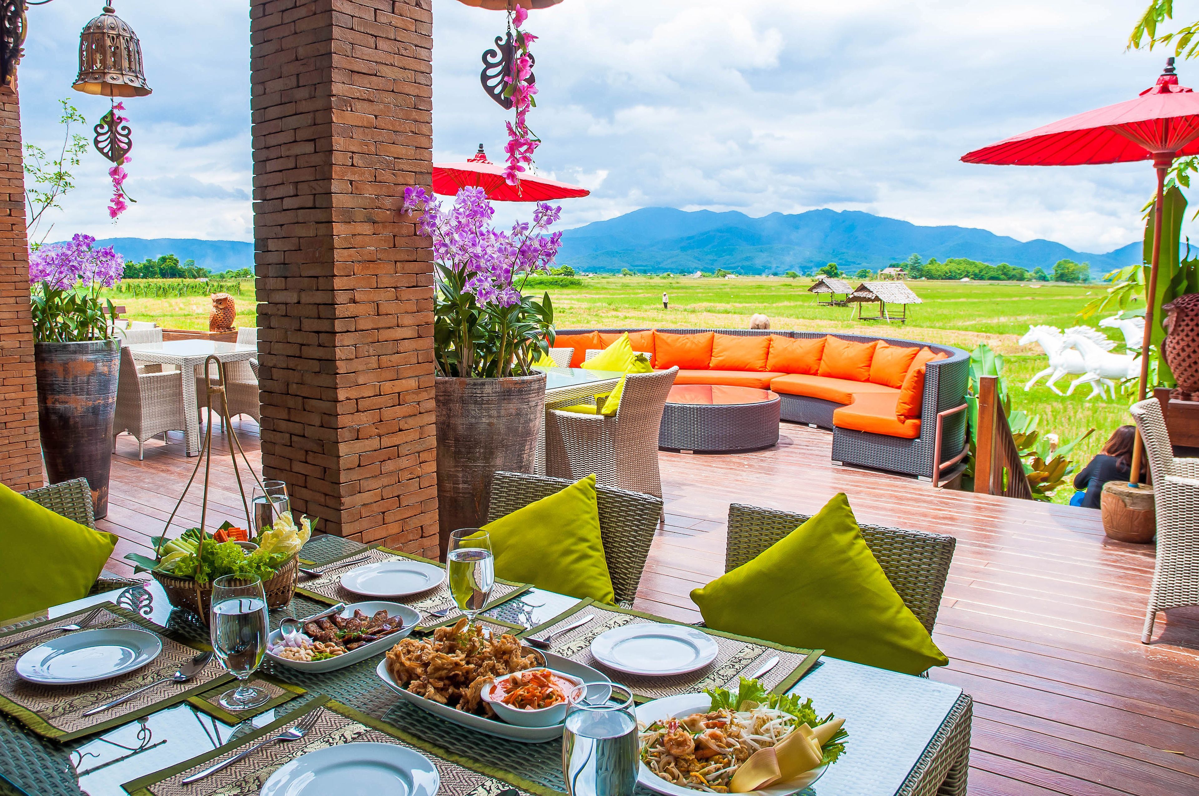 Daily buffet breakfast (THB 500 per person)