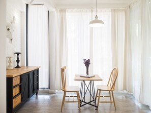 Coffres-forts dans les chambres, ameublement personnalisé, bureau