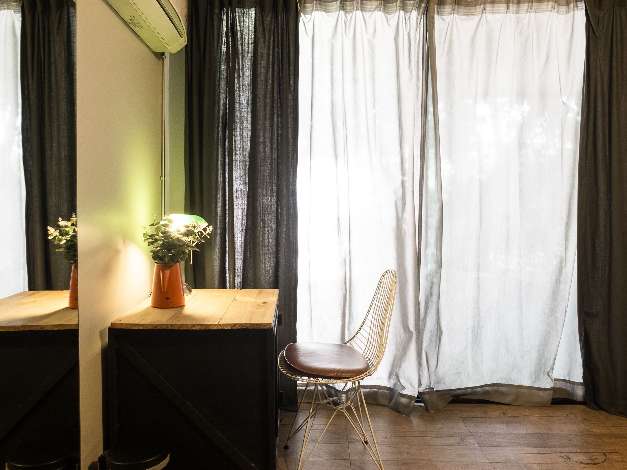 deluxe room | in-room safe, individually furnished, desk, free wifi