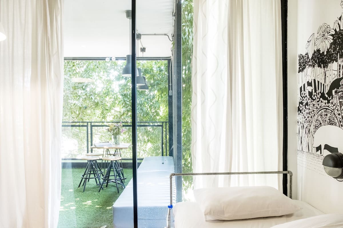 1 bed in 5-bed dormitory (mixed) | Caja fuerte, escritorio, wifi gratis y mobiliario individual