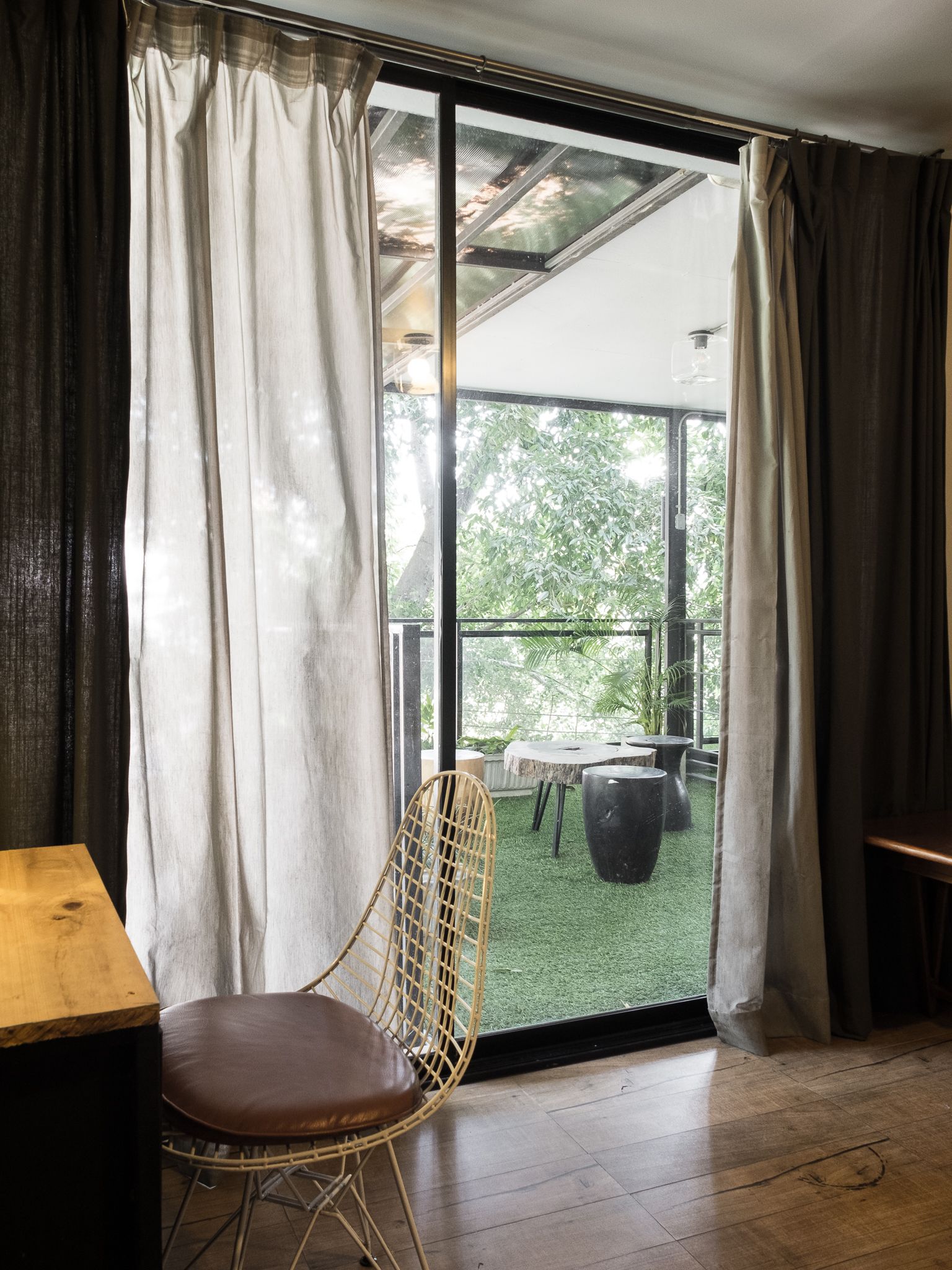 deluxe room | in-room safe, individually furnished, desk, free wifi