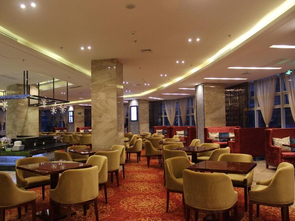 breakfast, lunch and dinner served