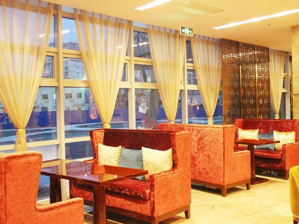 breakfast, lunch and dinner served