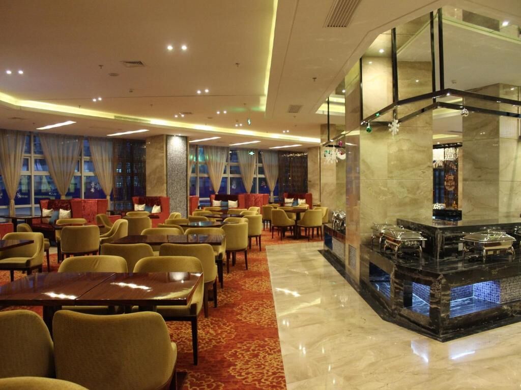 breakfast, lunch and dinner served