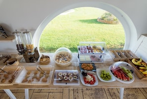 Free buffet breakfast  - Dolphin Kastraki Studios (Naxos)