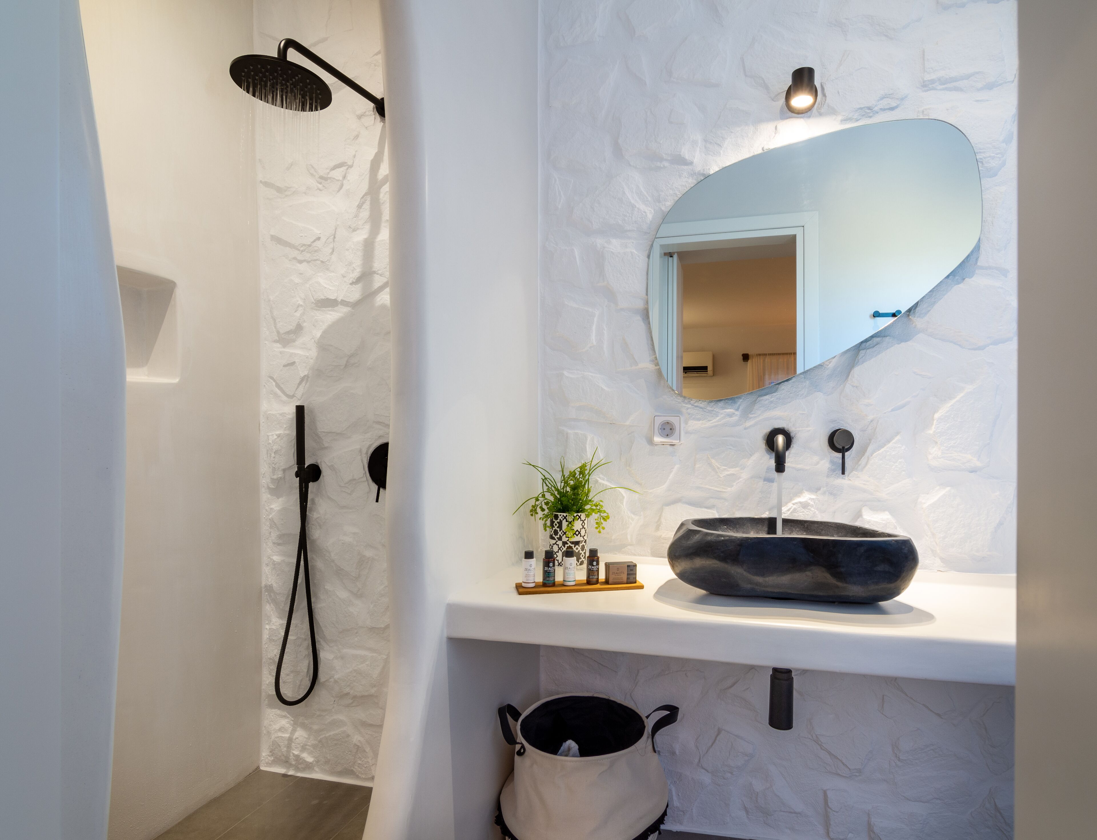 deluxe double room | bathroom | shower, free toiletries, hair dryer, towels