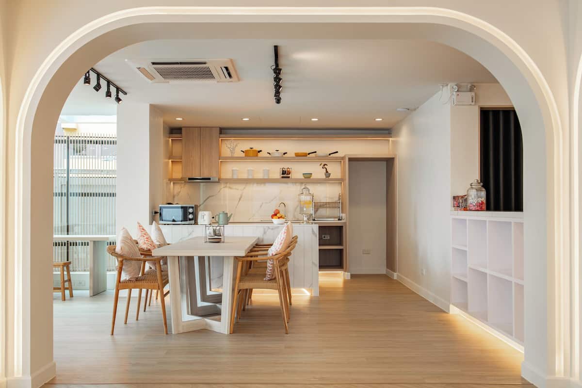 breakfast and lunch served, thai cuisine