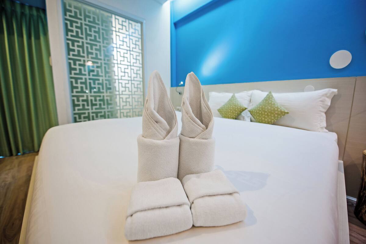 budget double room | 1 bedroom, in-room safe, laptop workspace, iron/ironing board