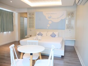 Family Room | Peti besi dalam bilik, ruang kerja komputer riba 