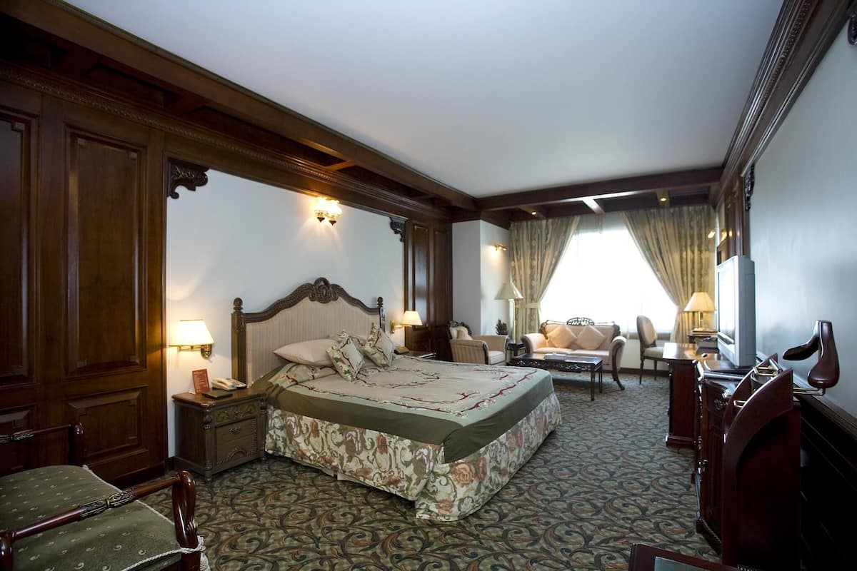 Premium bedding, minibar, in-room safe, desk