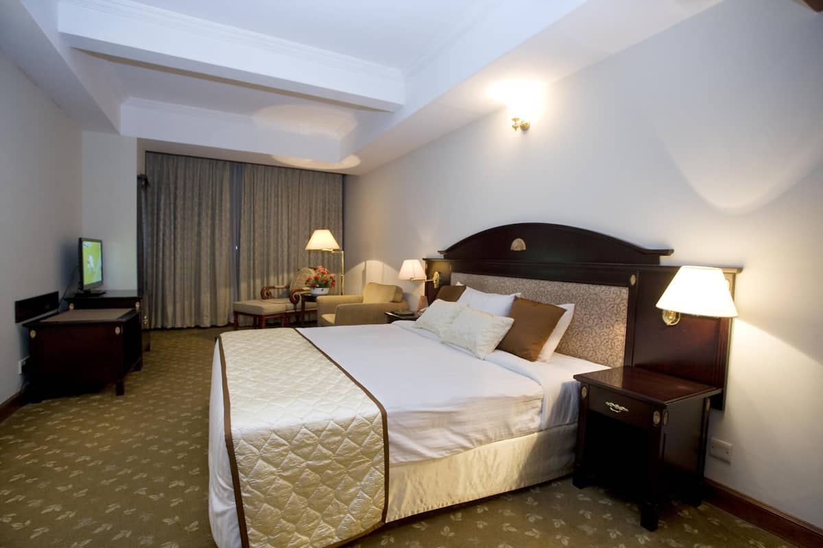 Premium bedding, minibar, in-room safe, desk