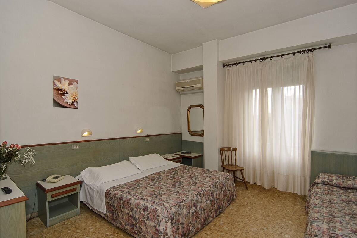 Triple Room, Sea View | In-room safe, desk, WiFi (free), bed sheets