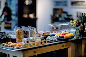 Daily buffet breakfast (CHF 24 per person) - THE FLAG Zürich (Zürich)