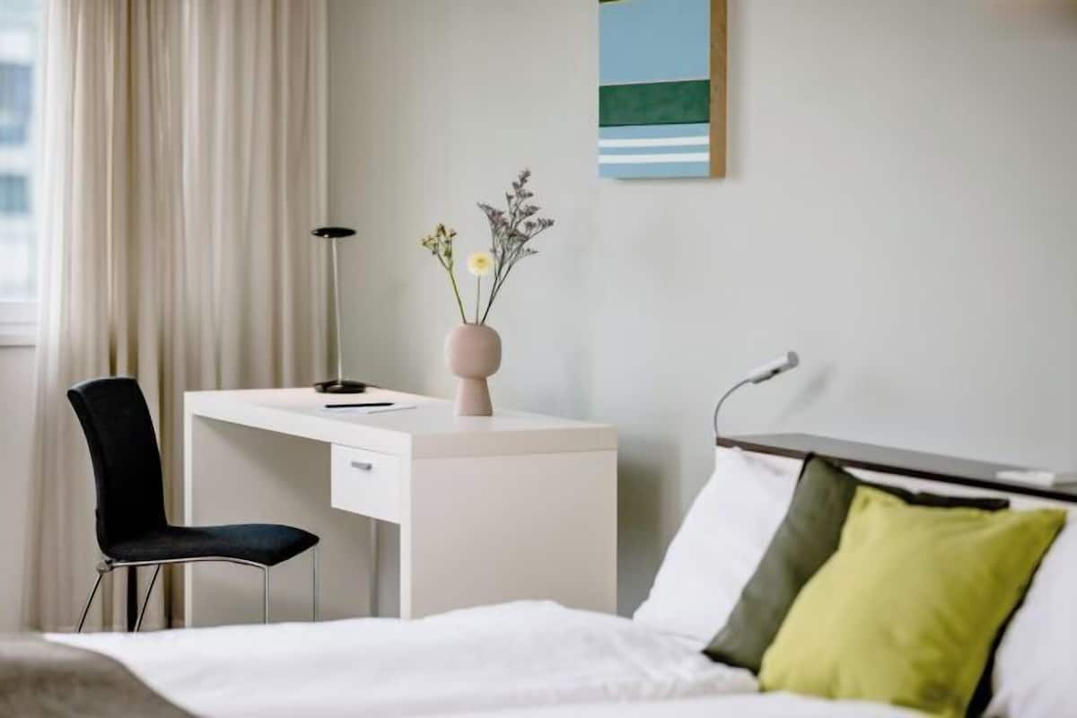 1 Schlafzimmer, Allergikerbettwaren, Zimmersafe, individuell dekoriert