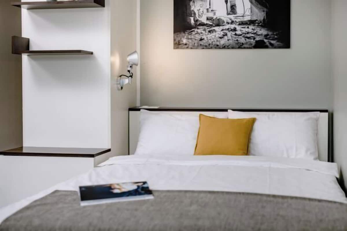 1 Schlafzimmer, Allergikerbettwaren, Zimmersafe, individuell dekoriert