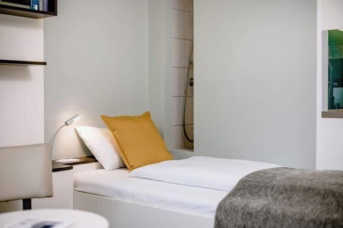 1 Schlafzimmer, Allergikerbettwaren, Zimmersafe, individuell dekoriert