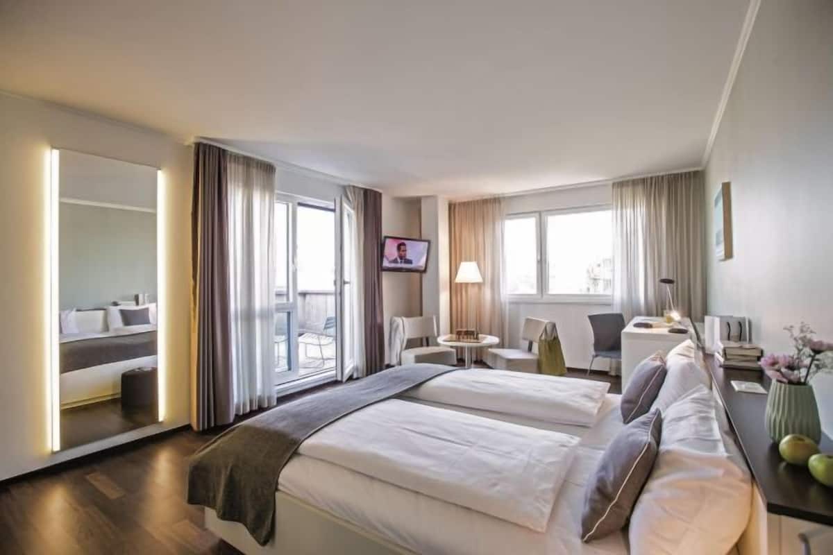 1 Schlafzimmer, Allergikerbettwaren, Zimmersafe, individuell dekoriert