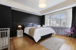 Executive Apartment, 2 Bedrooms, Balcony | Frette Italian sheets, premium bedding, down duvets, pillow-top beds - The Queen Luxury Apartments - Villa Carlotta (Luxembourg City)