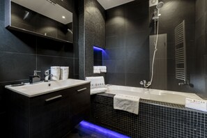 Apartment, 2 Bedrooms | Bathroom - The Queen Luxury Apartments - Villa Carlotta (Luxembourg City)