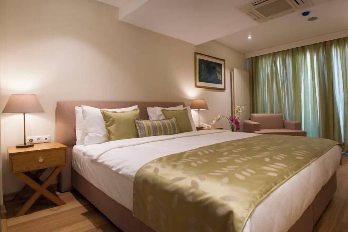 Ropa de cama de alta calidad, camas con pillow-top y minibar