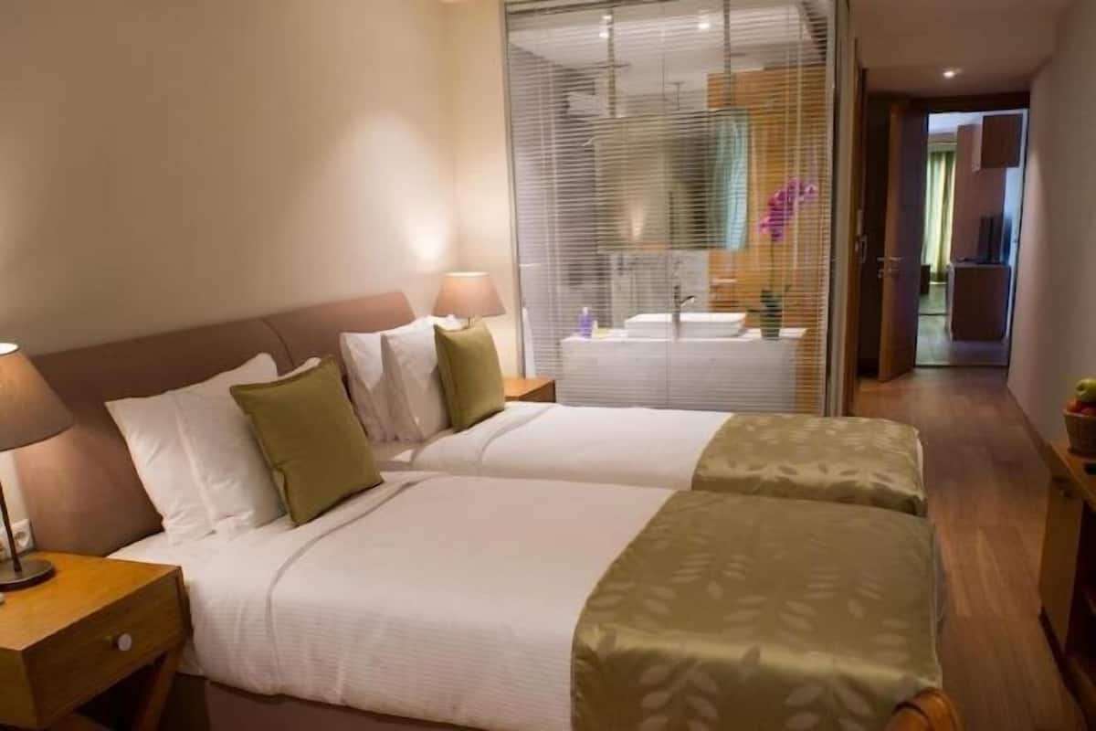 Premium bedding, pillowtop beds, minibar, in-room safe