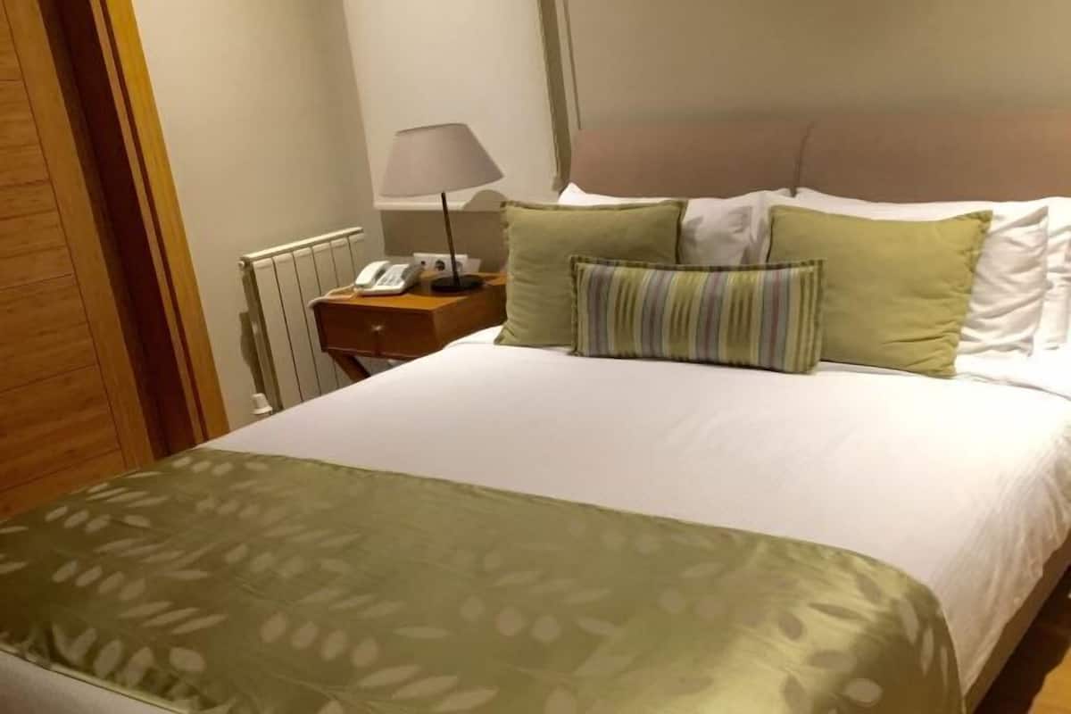 Premium bedding, pillowtop beds, minibar, in-room safe