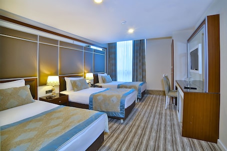 Triple Room | Premium bedding, minibar, in-room safe, desk