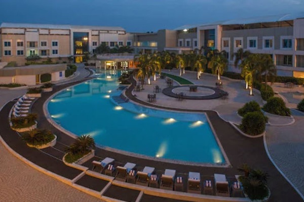 Outdoor pool, pool umbrellas, sun loungers