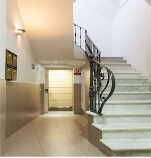 Appartement, salle de bains attenante | Vue depuis lâhĂ©bergement