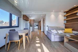 Ático exclusivo, baño privado, vistas a la ciudad (Ático) | Interior