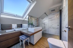Exclusive Penthouse, Ensuite, City View (Ático) | Interior