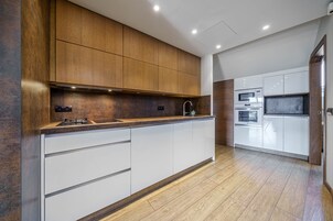 Ático exclusivo, baño privado, vistas a la ciudad (Ático) | Interior