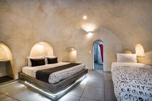 Superior Traditional Cave Triple Room | Premium bedding, in-room safe, individually decorated - Hotel Katerina's Castle (Santorini)